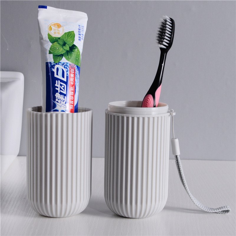 Lumera Estuche de Viaje gris, base y tapa separadas en dos vasos
